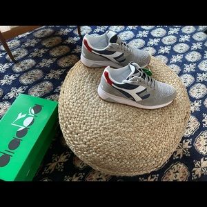 Diadora N.902 SUMMER Size 4 (M) Size 6 (W)